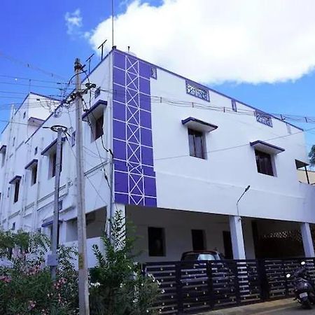 White House- 1Bk Pleasant Apartment With Open Terrace Коимбаторе Екстериор снимка